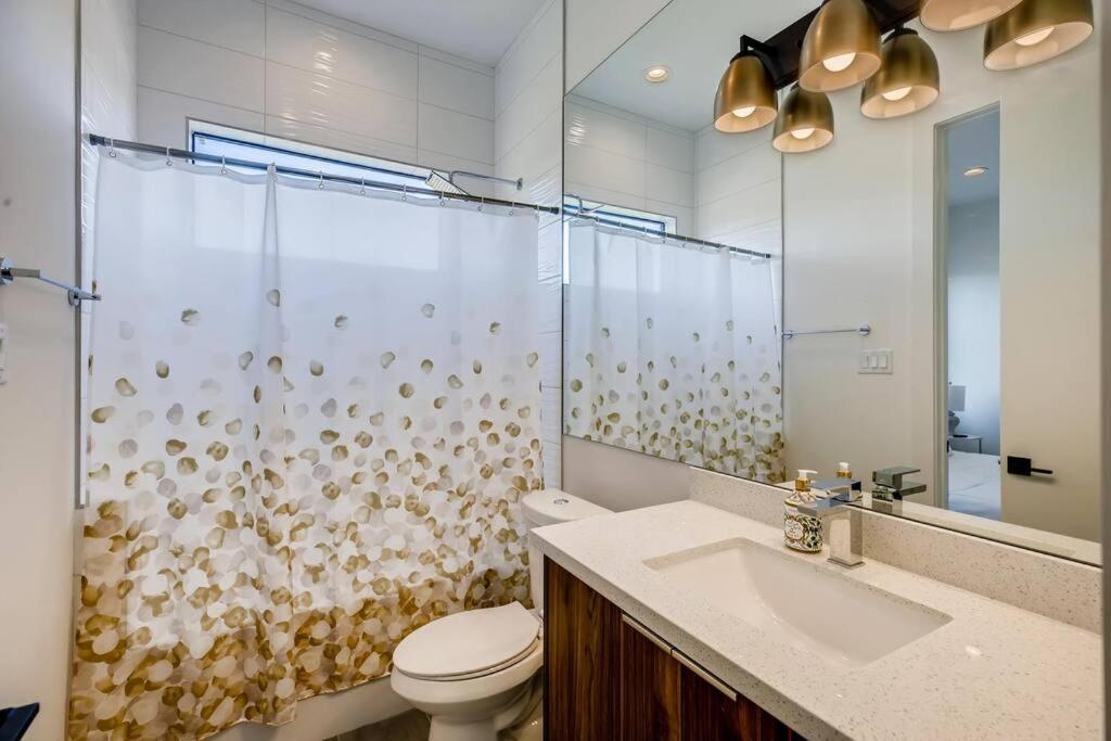 4 Story Home Mins To Downtown Houston With City Views Bagian luar foto