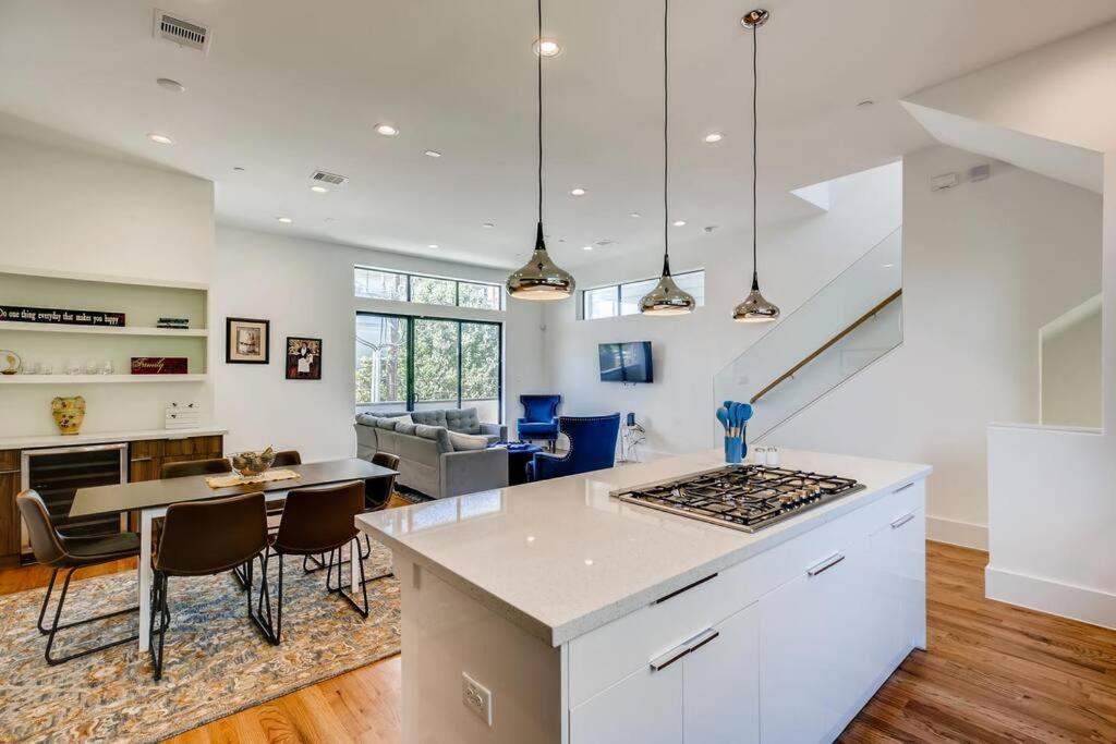 4 Story Home Mins To Downtown Houston With City Views Bagian luar foto