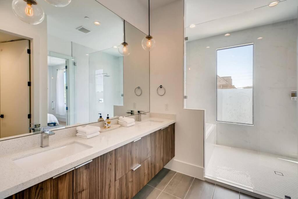 4 Story Home Mins To Downtown Houston With City Views Bagian luar foto