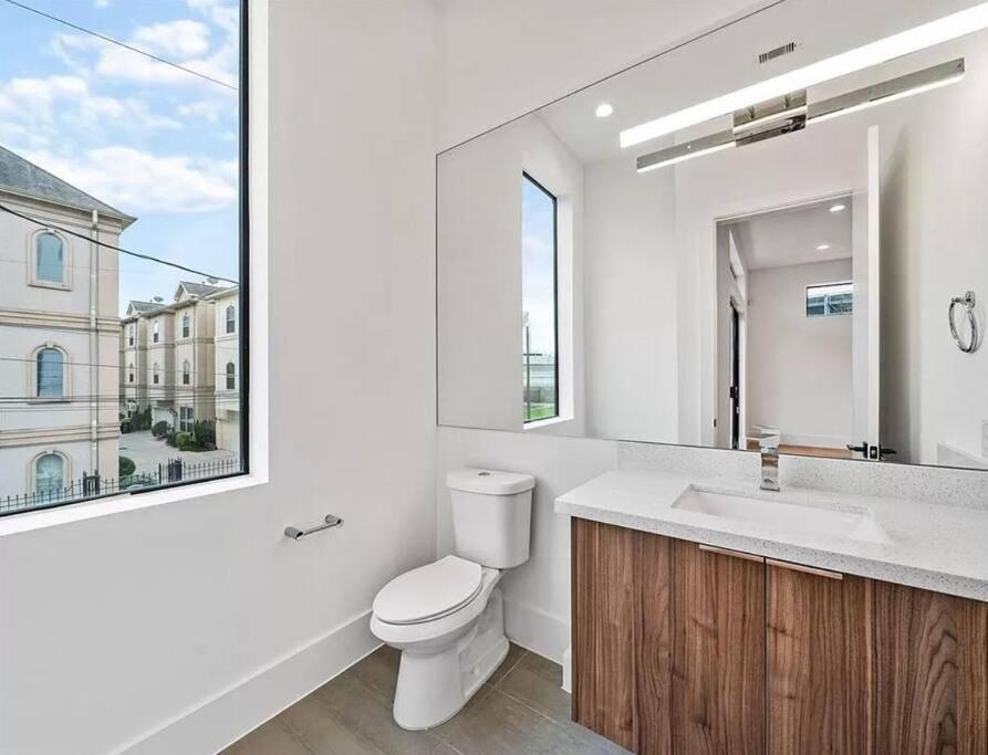 4 Story Home Mins To Downtown Houston With City Views Bagian luar foto